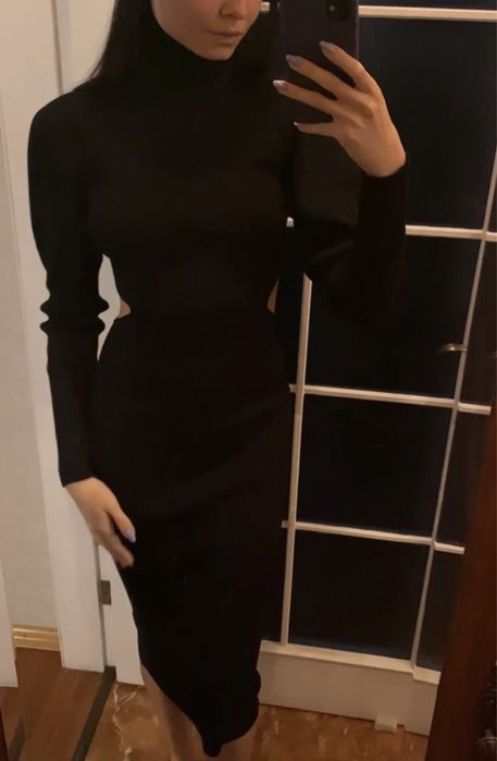 Платье Zara с вырезами  на боках , под горло . Новое с биркой !!!