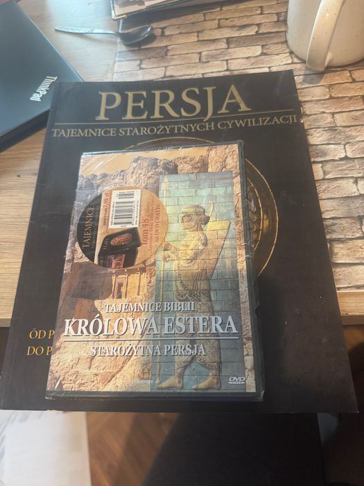 Książka z płytką