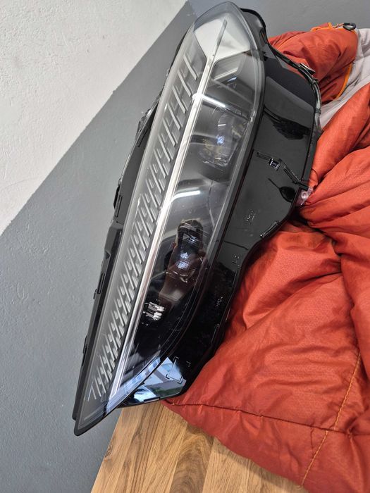 Audi A5 S5 lampa led matrix B10 2024 -2025 ładna 1 uchwyt dolny.