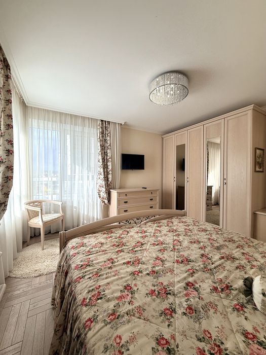 Велика 3к-Квартира з Авторським ремонтом у Калиновій Слободі.