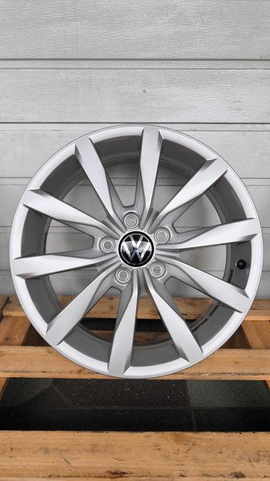 Felgi aluminiowe Vw Golf 7 6 Audi Skoda Seat 17" 5x112 Et48 (OL660F)