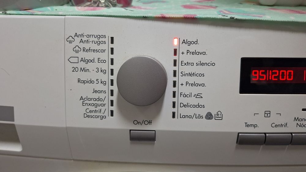 Máquina de lavar AEG