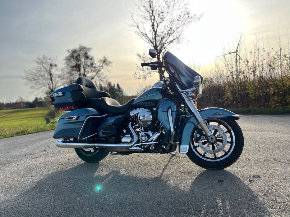 Harley-Davidson Electra Harley FLHTK. Stan BDB