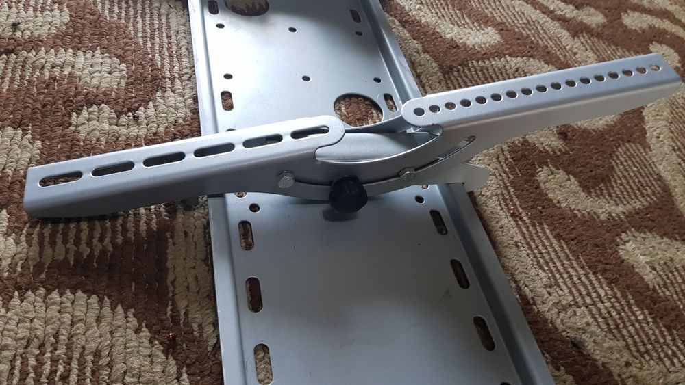 Uchwyt do Telewizora z Regulacją Kąta Nachylenia-