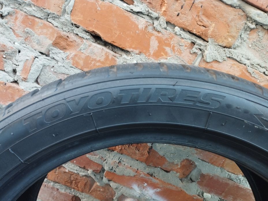Зимові шини Toyo 225/45 R17