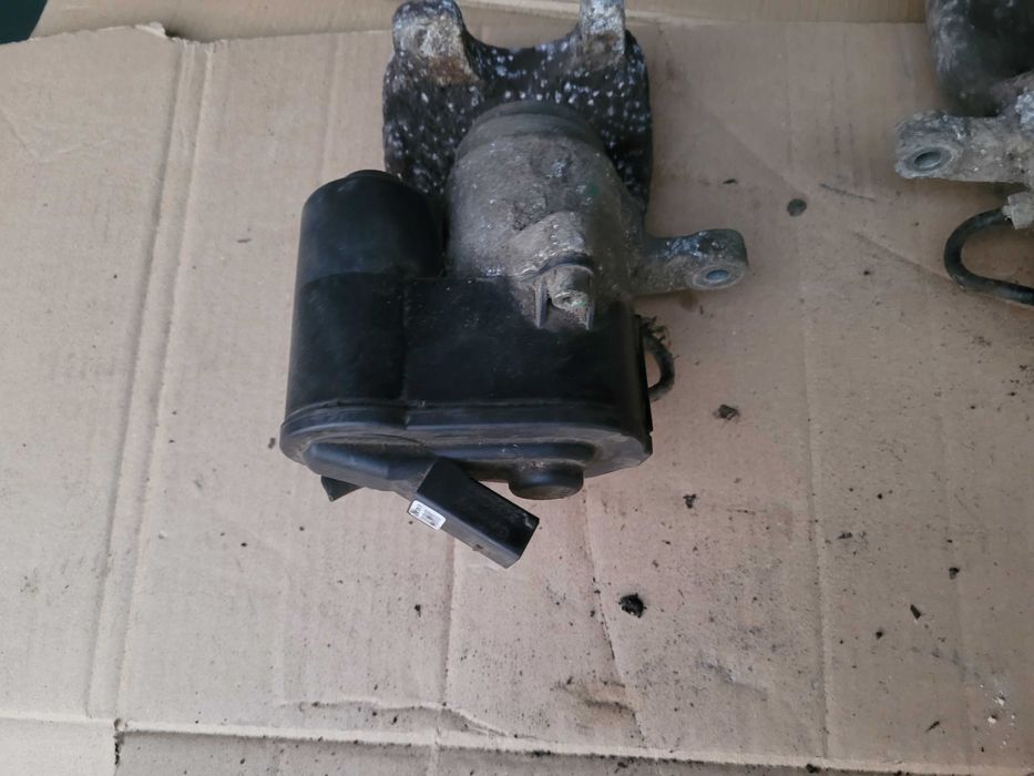 Zacisk hamulcowy elektryczny prawy tył tylny PASSAT B6 B7