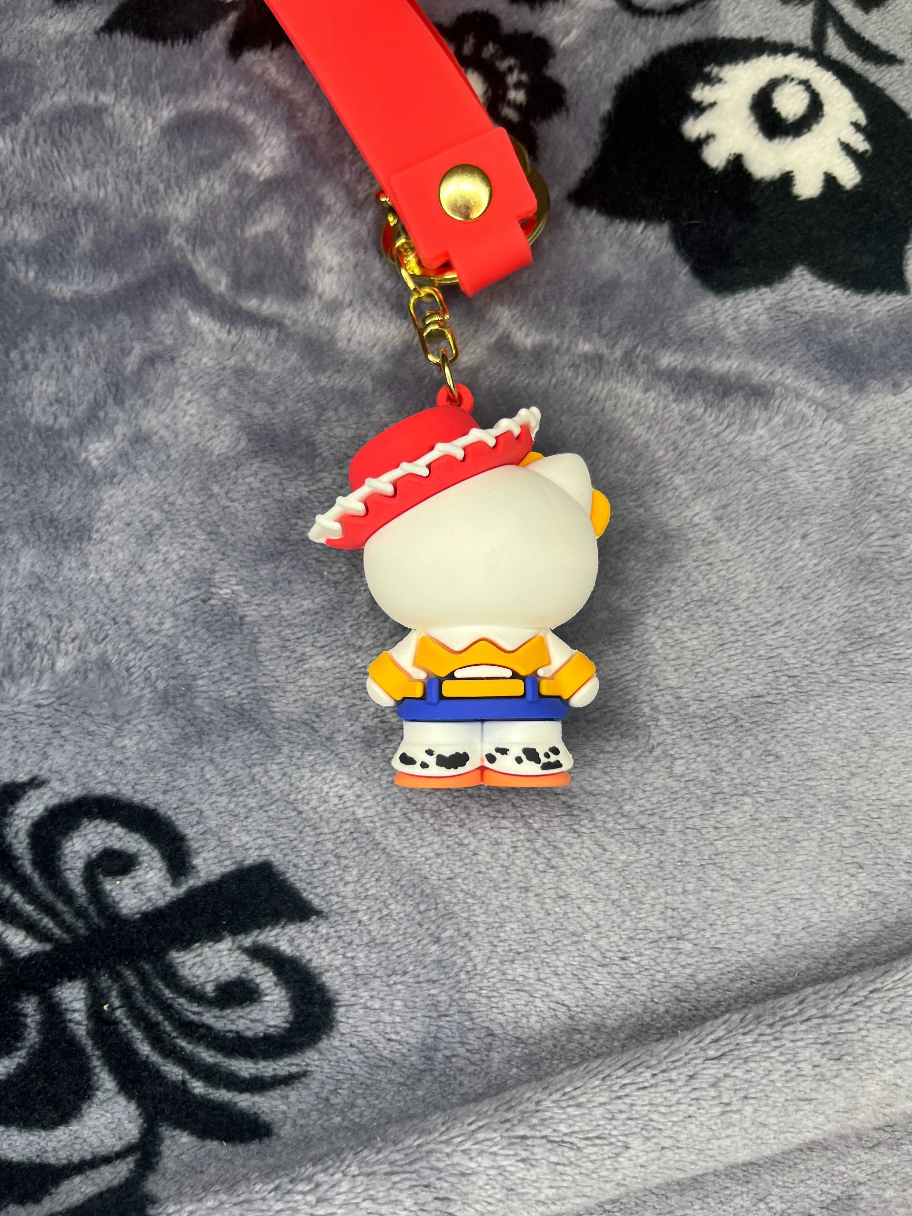 Breloczek Hello Kitty w stylu country