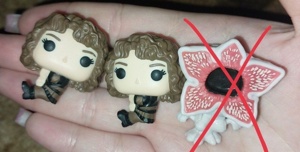 Фигурки очень странные дела