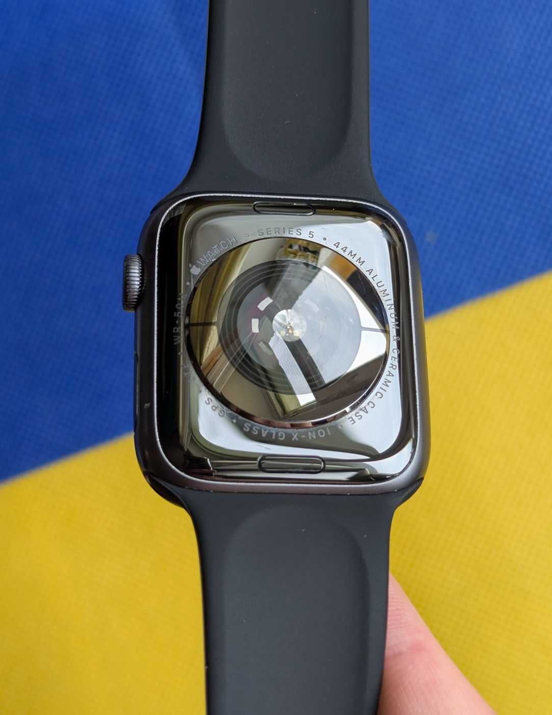 Apple Watch Series 5 44 мм США батарея 88% уцінка подряпини