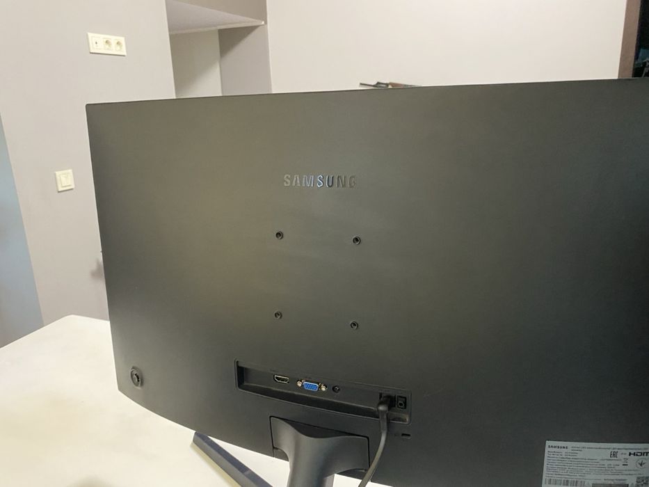 Samsung 27" curved monitor C27R500FH