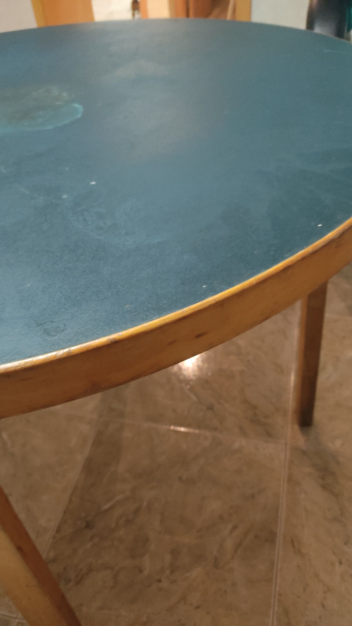 Mesa de jogos em madeira