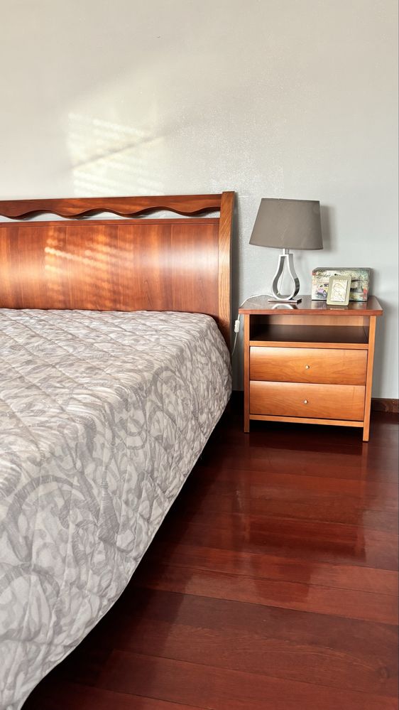 Mobilia de quarto em madeira de cerejeira