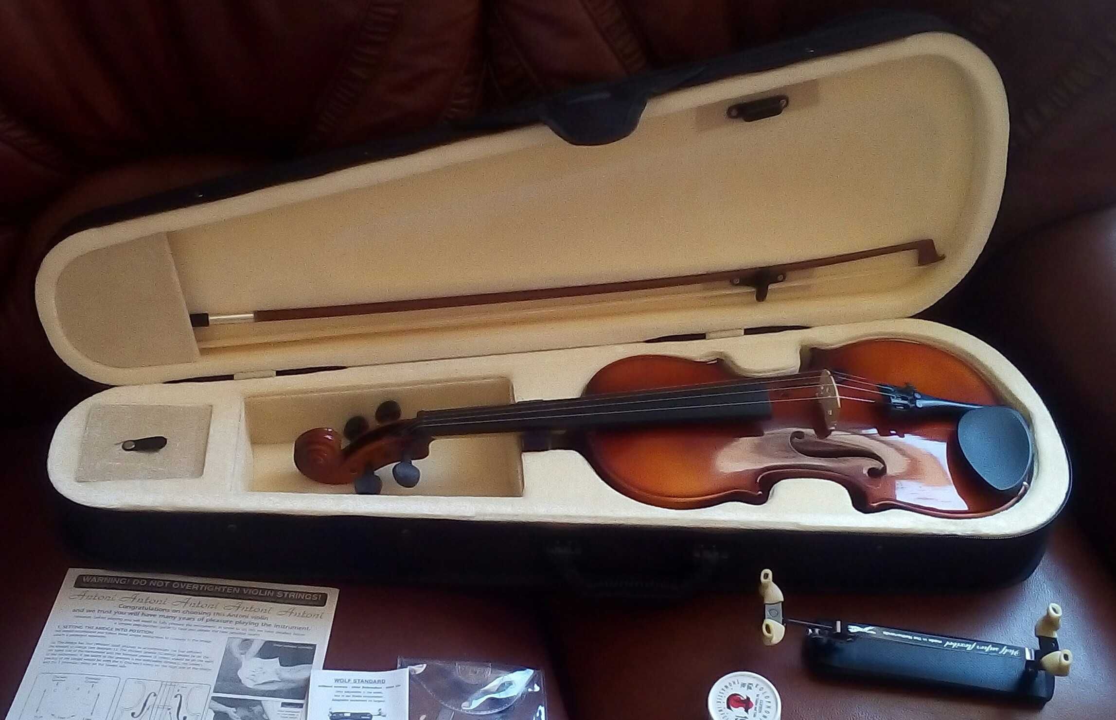 Скрипка Antoni ACV30 4/4 зі смичком, містком і футляром