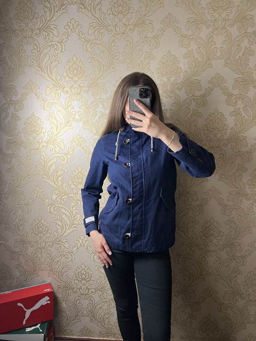 Осіння куртка жіноча в гарному стані від Waterproof & Breathable