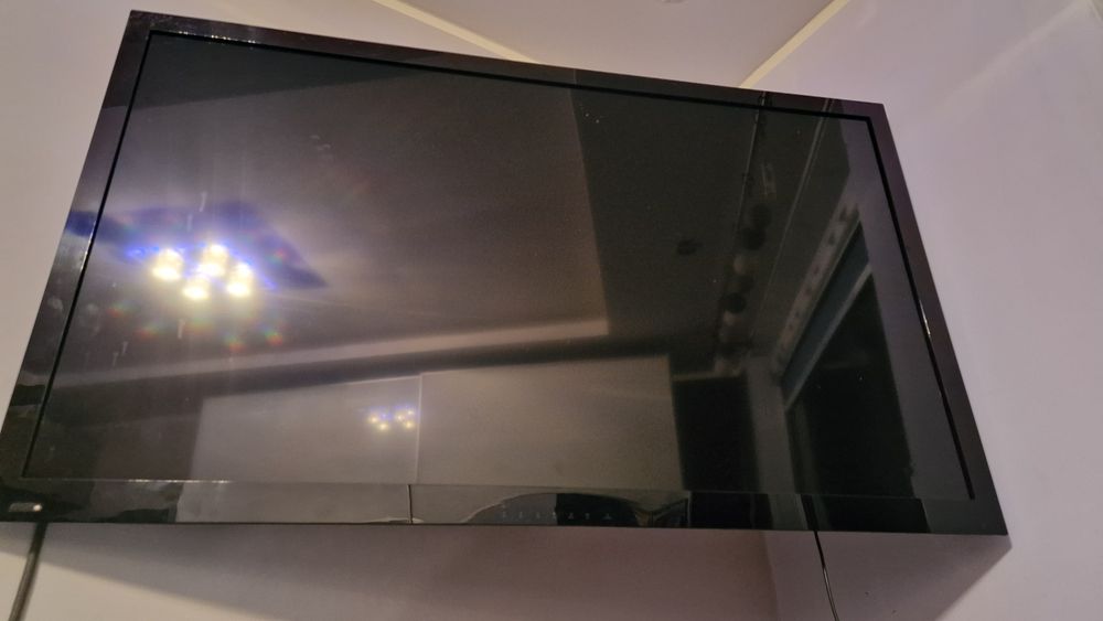 Telewizor Uppleva 46 cali i ramię