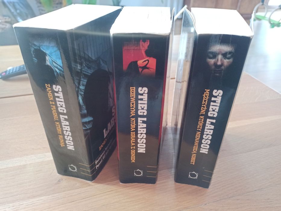 Stieg Larsson, trylogia, cena za 3 książki