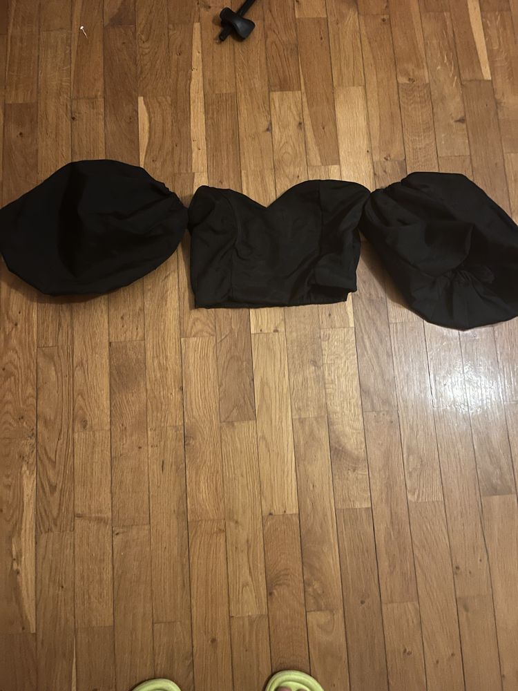 Top Cropped preto com mangas balão,como novo,Berska,tamanho S,5€