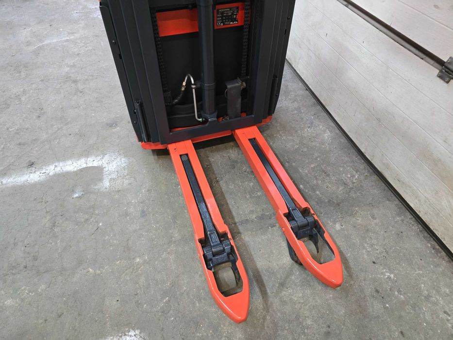 Штабелер самохідний Linde 1.4 тонни, підйом 4,352 метра, 2020 р.