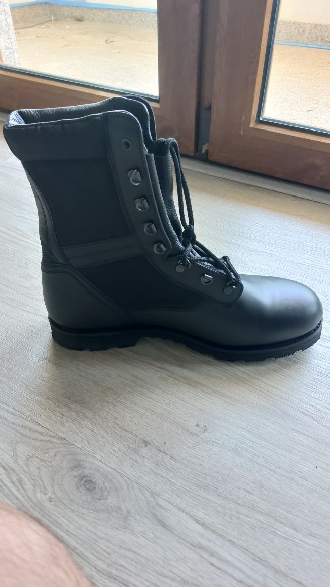 Bota Militar meio cano