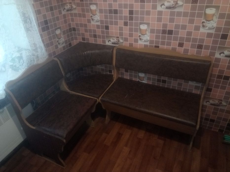 Кухонный уголок 1400х1050 .. Удобный и вместительный.