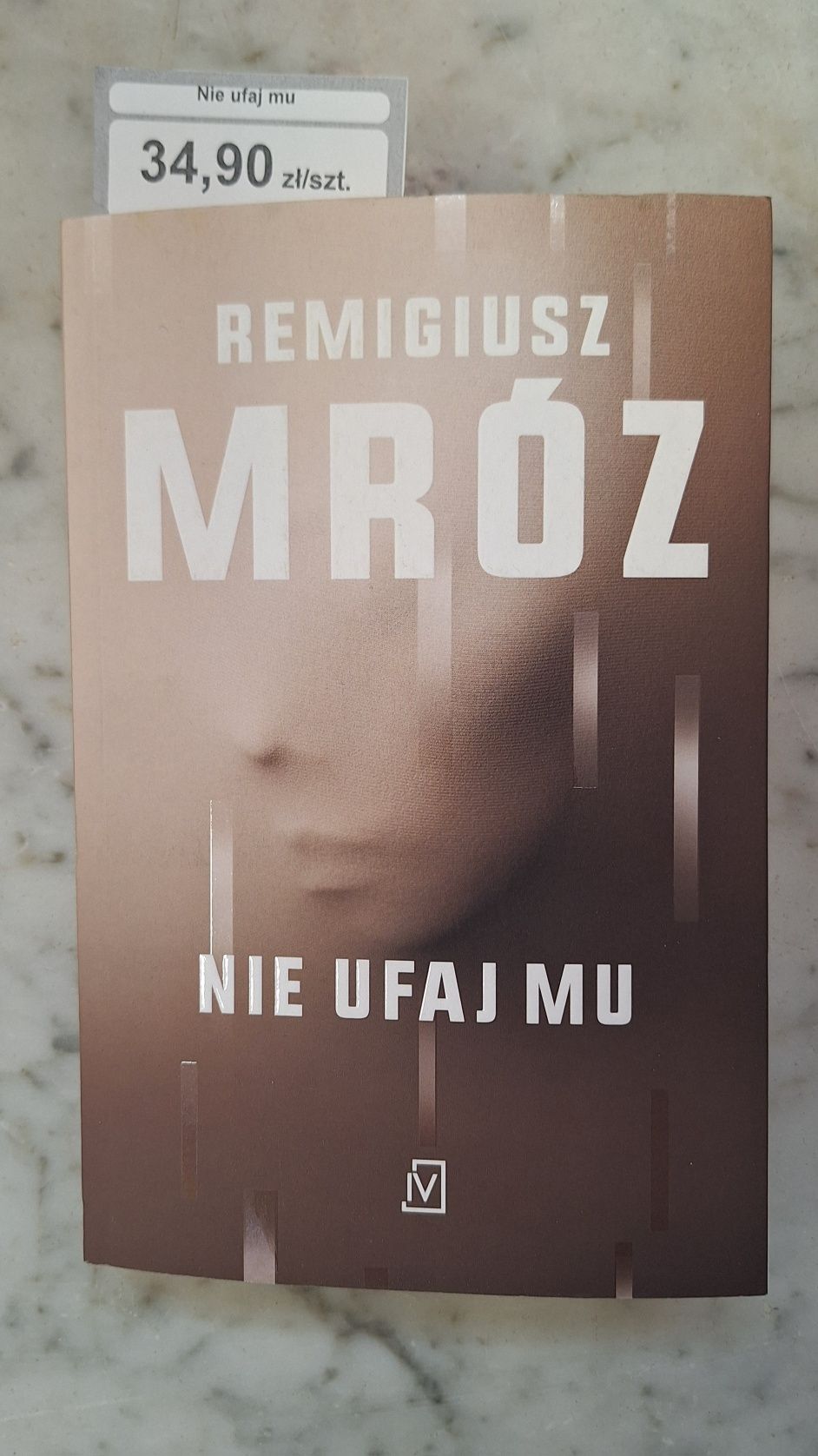 Remigiusz Mróz Nie ufaj mu