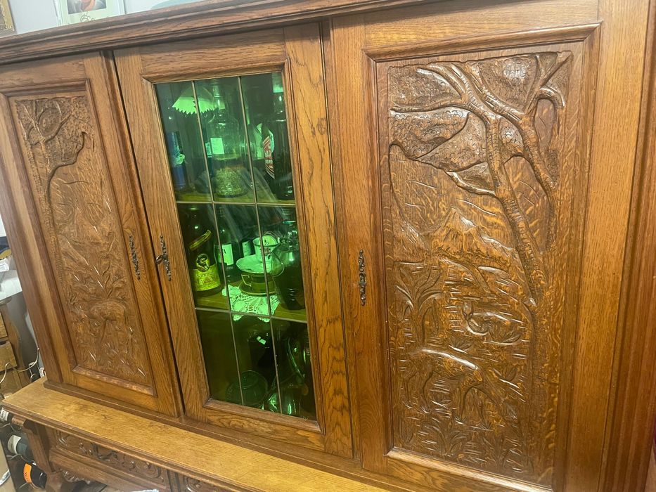 Witryna kredens szafa drewniana z motywami jeleni i lasu