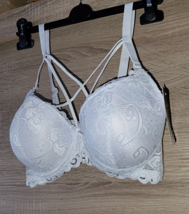 Nowy biustonosz ze strapsami,rozmiar 80D