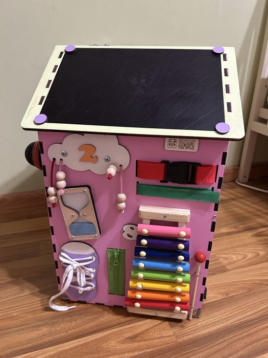 Бізі борд будинок