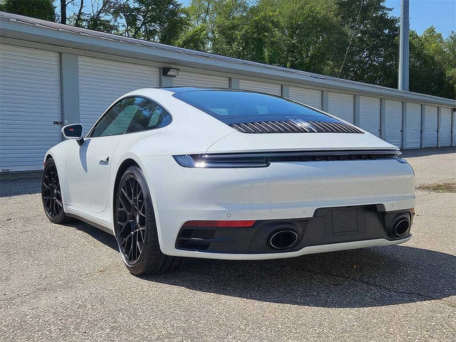 Porsche 911 Carrera S      2020