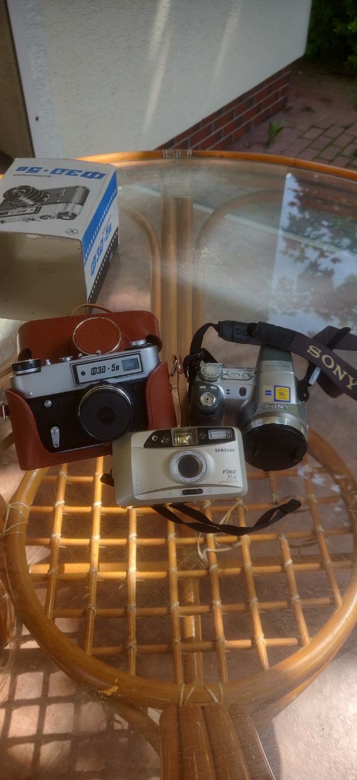 Продаю 3 поколения фотоаппаратов.