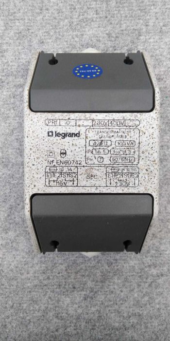 Transformador monofásico  230/400 - 230V  100VA