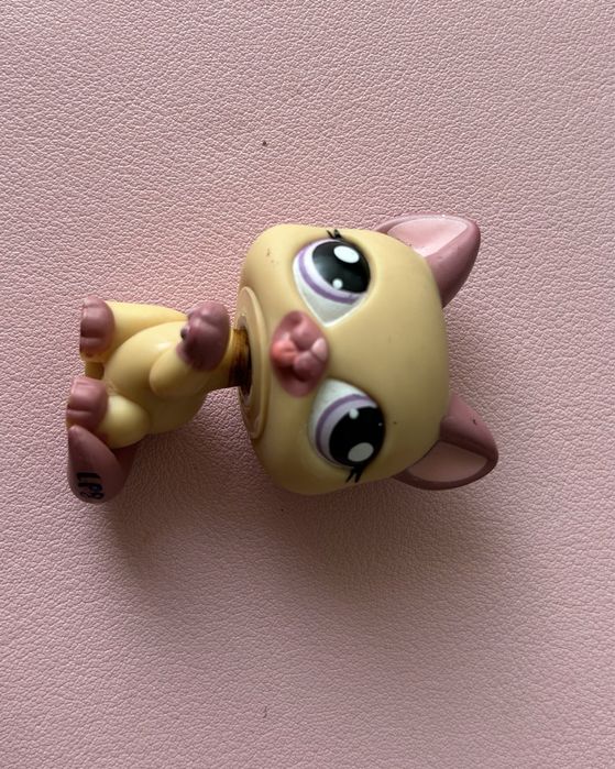 Littlest Pet Shop figurka LPS siedzący kotek z języczkiem Unikat