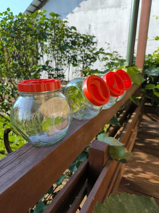 скляна прозора  банка з пластмасовою кришкою для зберігання продуктів