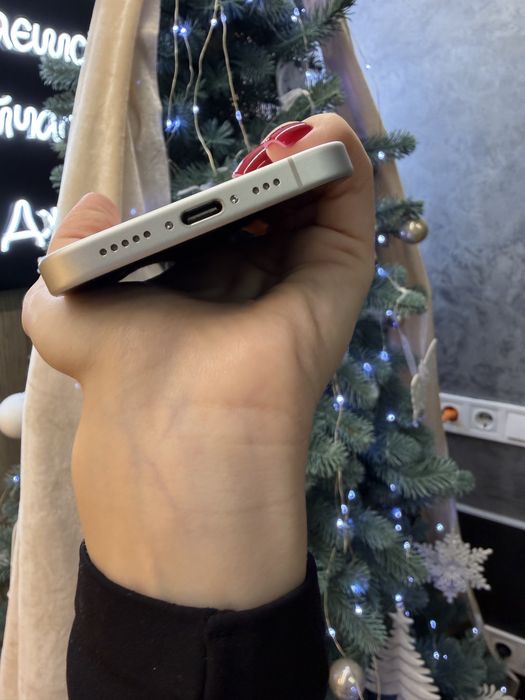 Used IPHONE 16 128 White Neverlock Костюшка,5 igrand