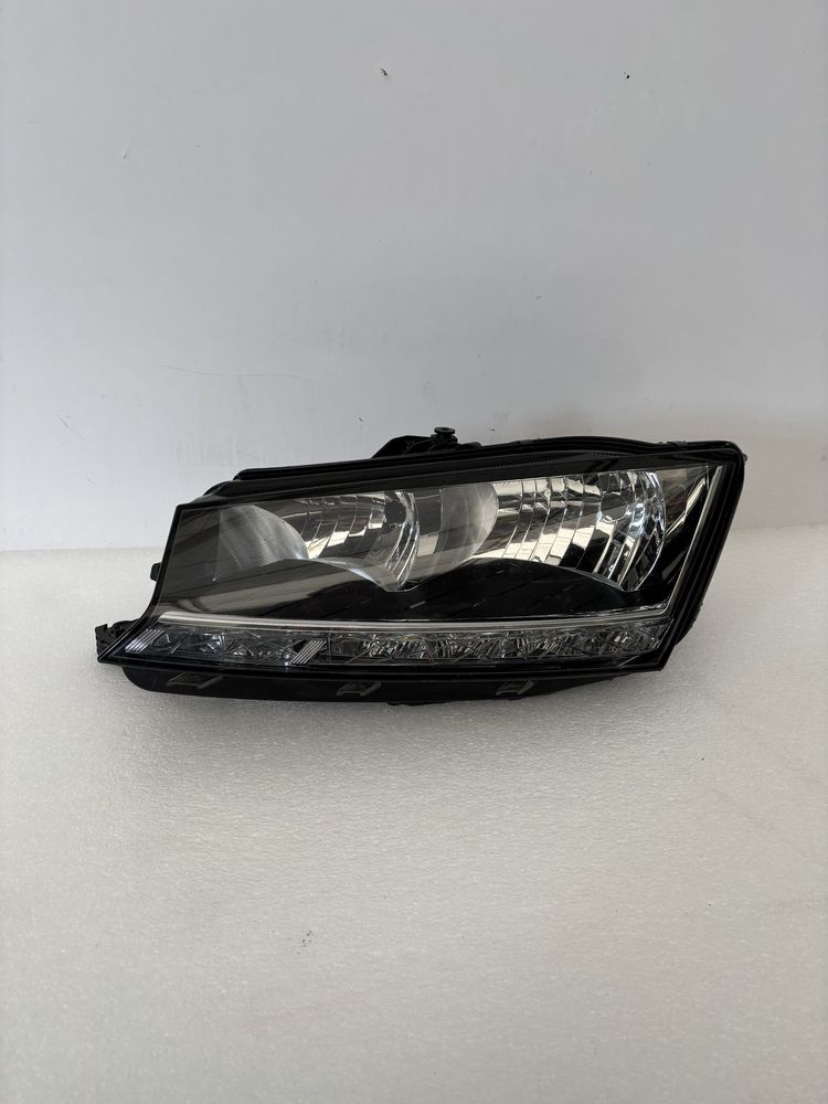 Skoda Fabia III 3 lift tl 6V 6V1 18-21 lampa lewy przód lewa zwykła