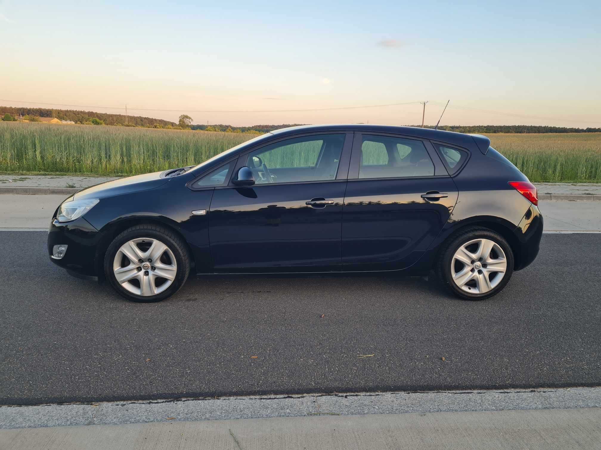 Opel Astra j hatchback 1.7 diesel 110km climatronic