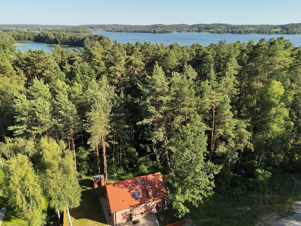 Ceglany Domek z jacuzzi przy lesie i jeziorze w Tomaszkowie.