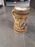 Kufel ceramiczny z przykrywką cynową przykryciem