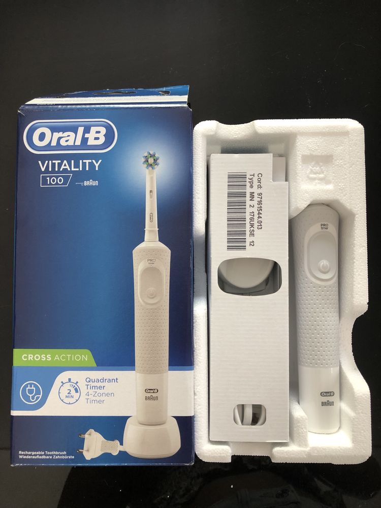 Escova de dentes elétrica Oral B