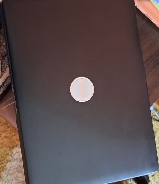 Продам  ноутбук  Dell (нерабочий]