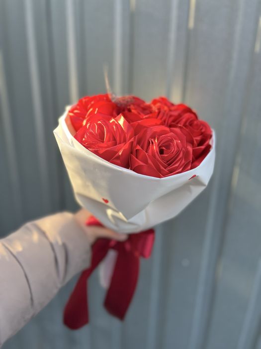 Сододкі подарунки , квіти з атласної трічки