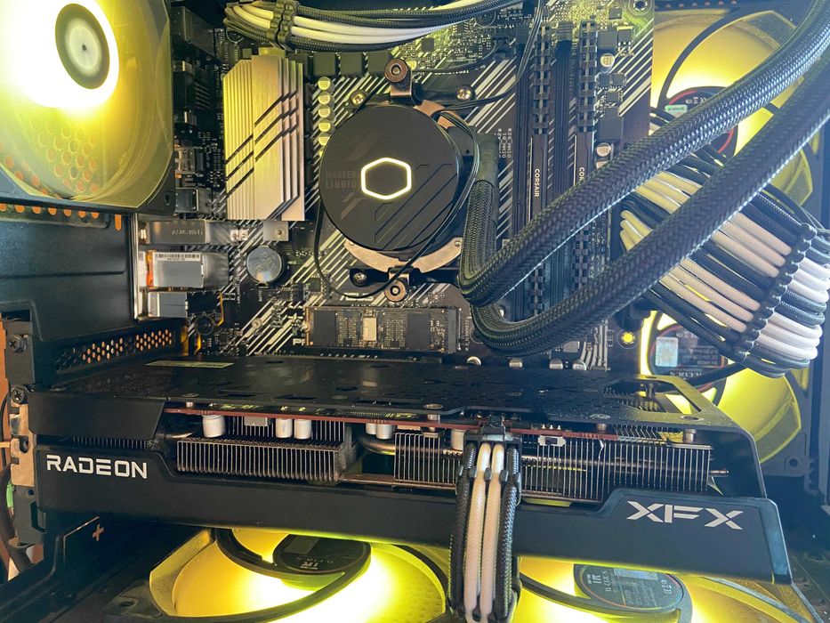 XFX RX6650XT 8GB comprei há 2 anos nunca deu problemas