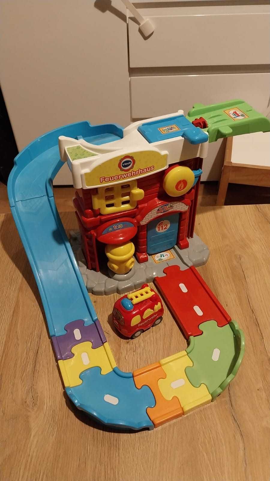 Remiza strażacka TUT TUT VTECH  z interaktywnym autkiem