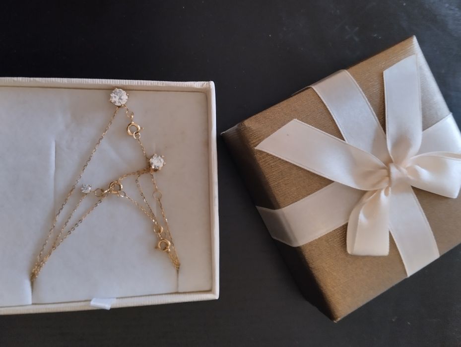 3 Colares  de ouro 19.2 k e zircônias