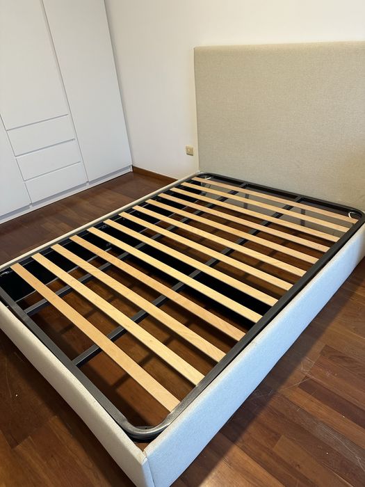 Cama de casal semi nova