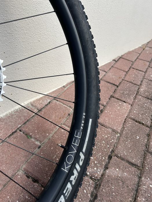 Rodas de Carbono Bontragger Kovee Pro 30