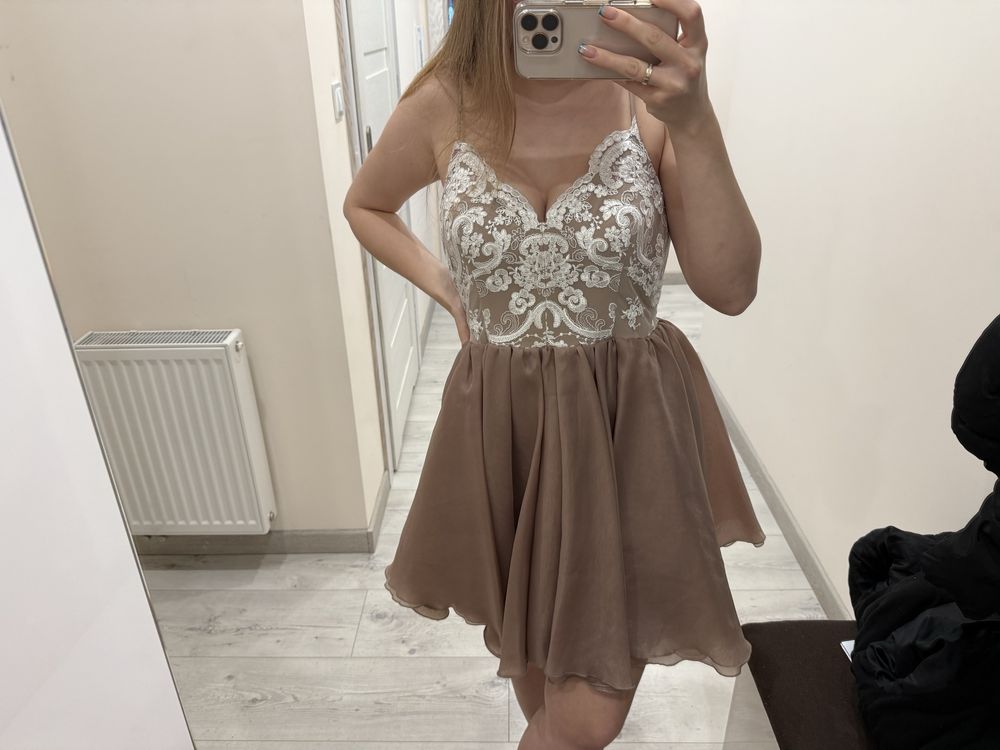 Sukienka mini tiulowa z ozdobną górą