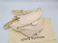 жіноча бежева нагрудна сумка бананка LV Louis Vuitton бежевая бананка
