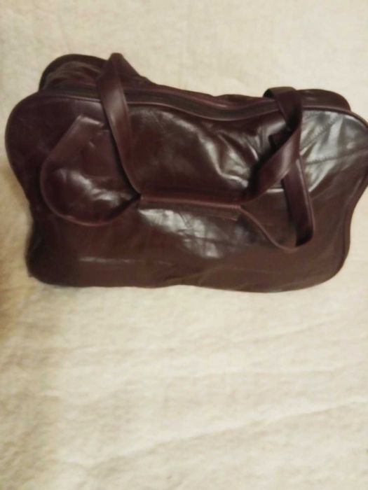 Сумка дорожная из лоскутов натуральной кожи .