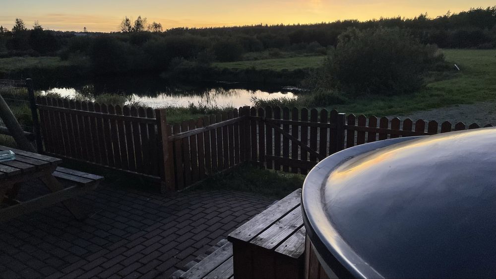 Ogrodzony, odosobniony domek z balia z jacuzzi